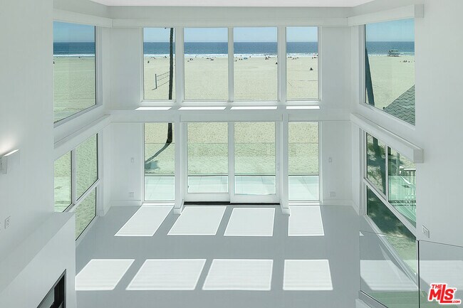 Foto del edificio - 2419 Ocean Front Walk