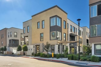 Building Photo - 25325 Parklane Dr