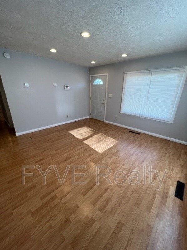 Building Photo - 1227 Brentnell Ave