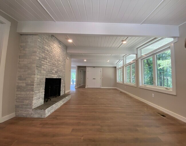 Building Photo - 160 Oxbow Rd