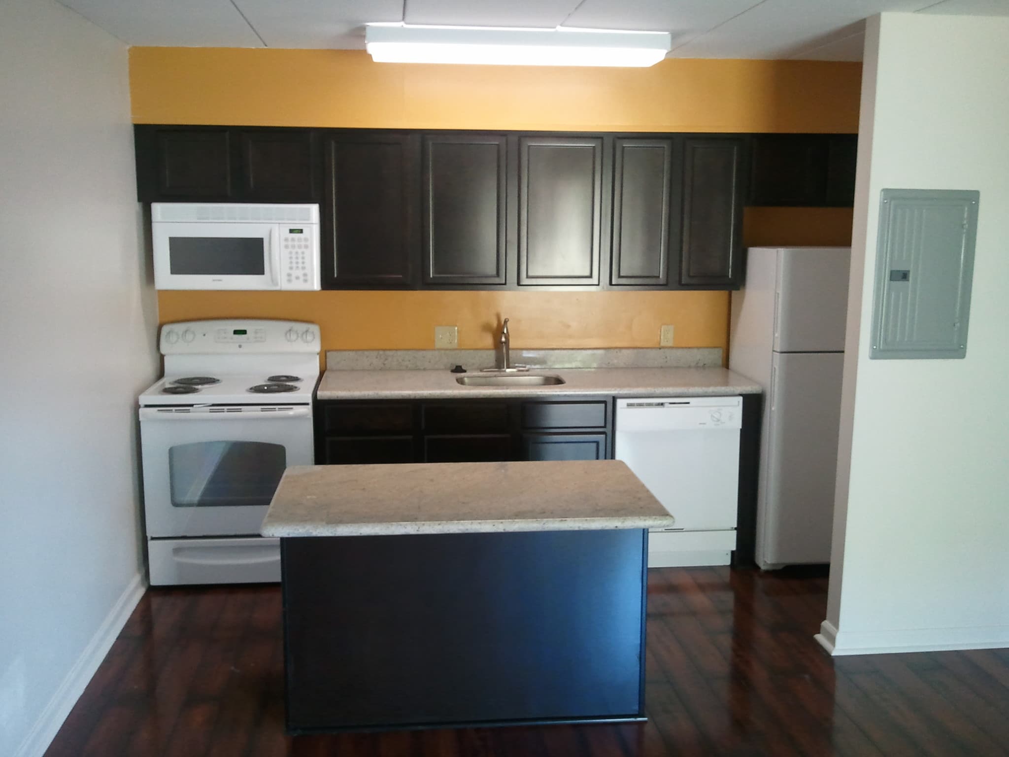 Foxtail Glen on White Pond – 1 BD Upgraded
