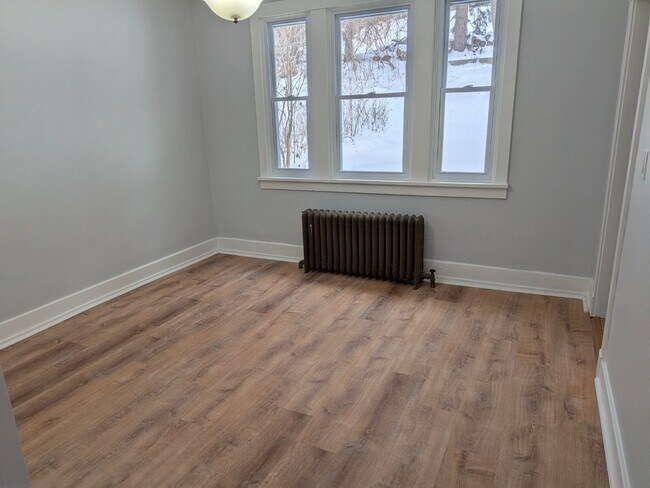 Building Photo - Beautiful Four Bedroom Home In Forest Hills