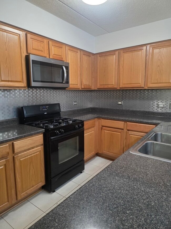 Foto del edificio - 6559 W George St