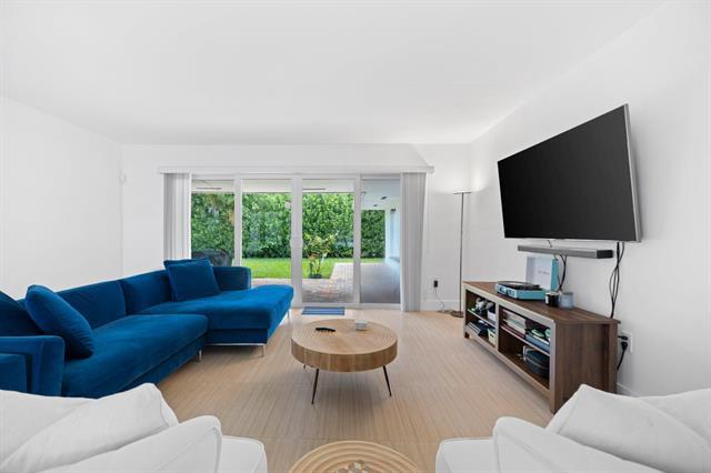 Photo - 811 Capri St House