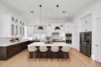 Building Photo - 4005 Woodshire Vlg Ests