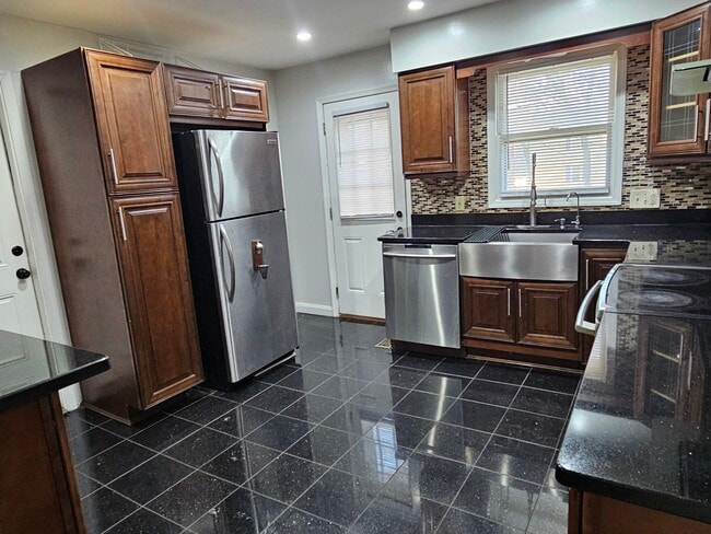 Building Photo - 705 Pennsylvania Ave