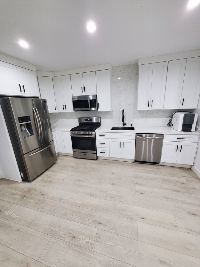 Foto del edificio - 22139 Hackney St
