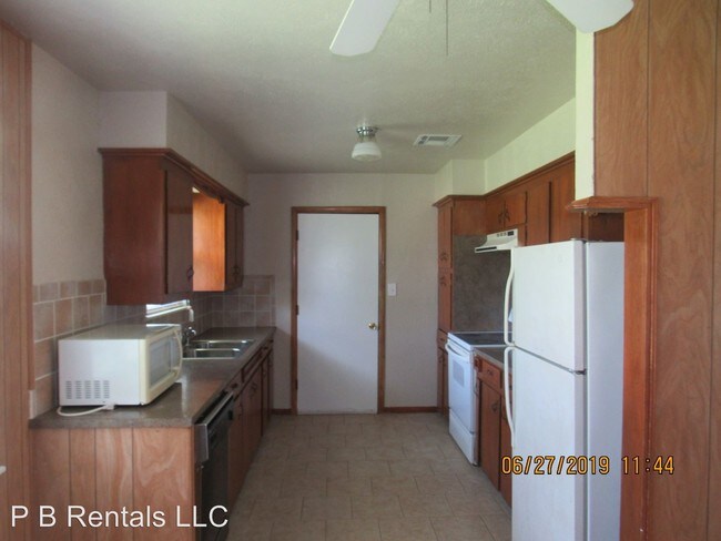 Building Photo - 3 br, 1.5 bath House - 4615 SW Beta Avenue