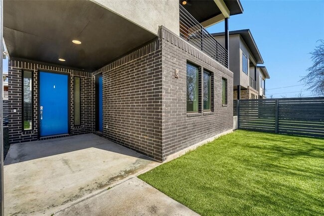 Building Photo - 5002 Pecan Springs Rd