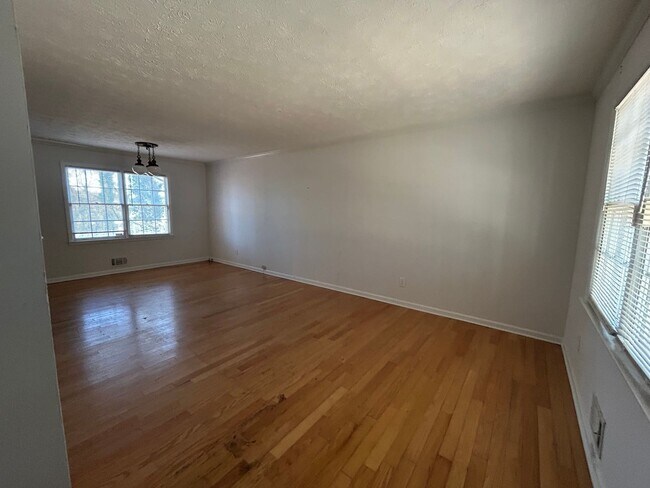 Foto del edificio - **PRICE IMPROVEMENT**737 Verde Dr - Availa...