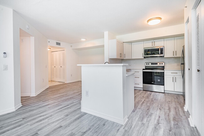 Building Photo - 602 Villa Cir