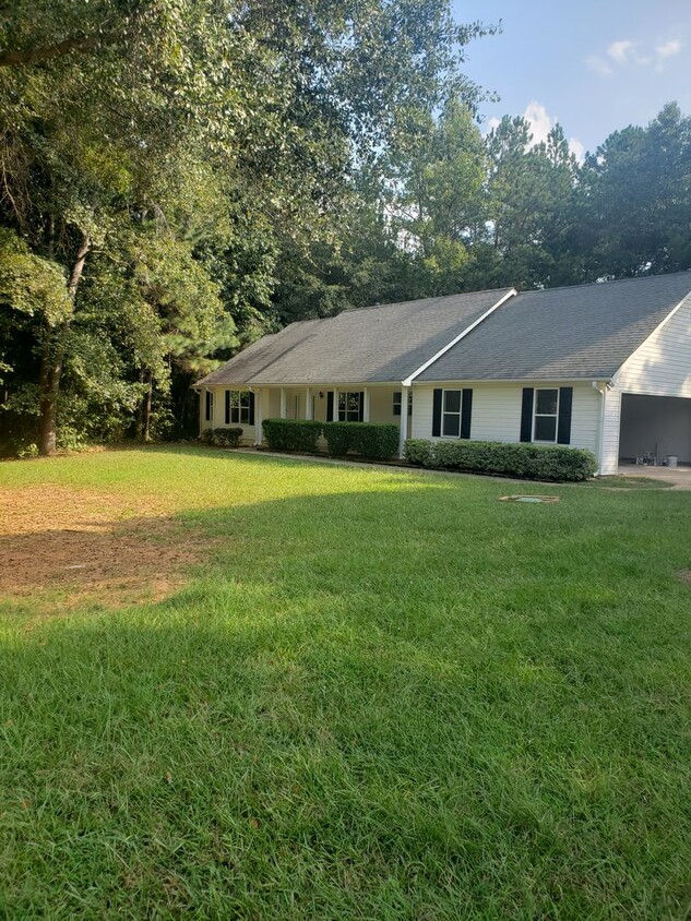 Primary Photo - Lovely 4 Bedroom Home