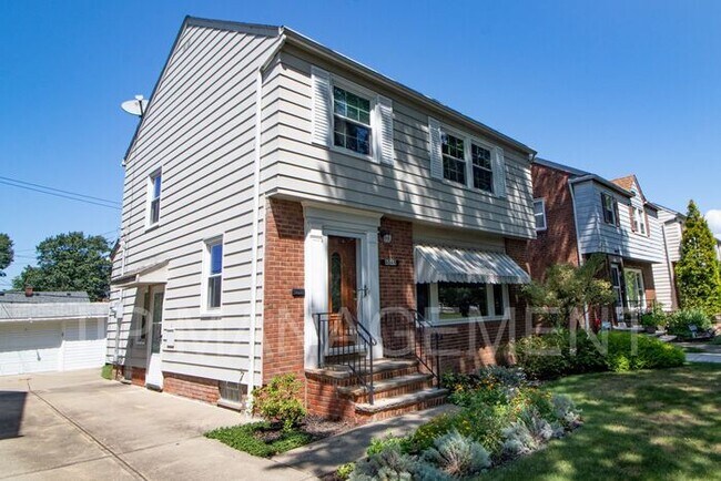 Foto del edificio - Pristine 3 BD Colonial in South Euclid