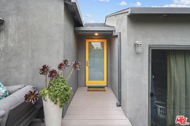 Foto del edificio - 1021 Pleasant View Ave