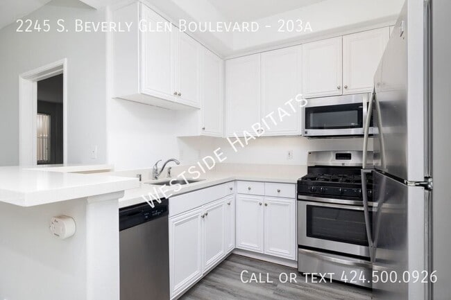 Building Photo - 2245 S Beverly Glen Blvd