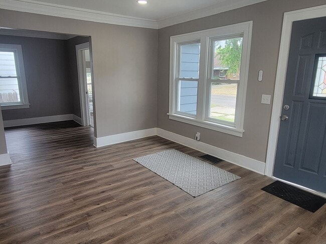 Building Photo - Modern Living 2/1 Newly Remodeled Peoria H...