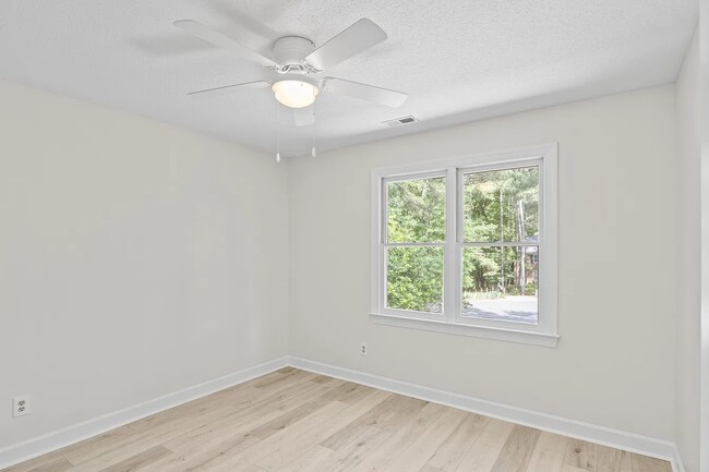 Building Photo - 623 Elmwood Ct