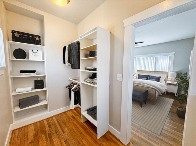 Studio - Oversized Closet - 616 Apartments