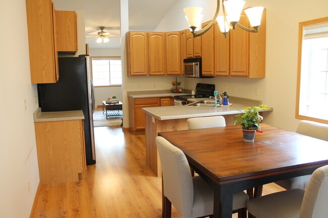 Building Photo - 1025 Kristy Ln