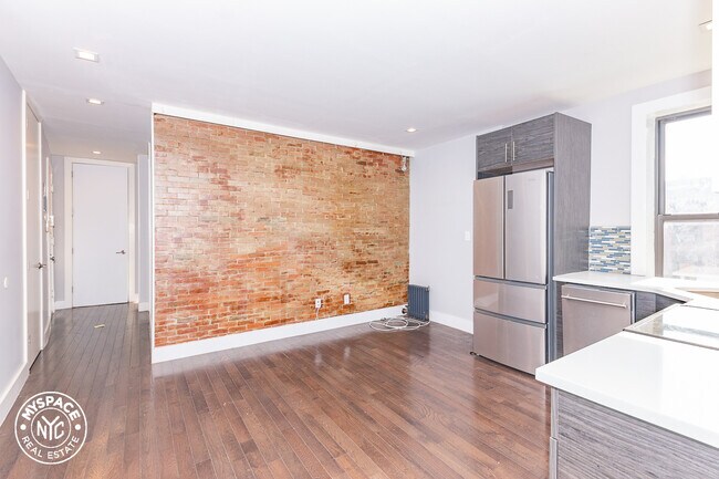 Foto del edificio - 1449 Fulton St