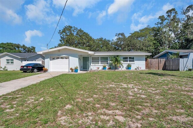 Building Photo - 2151 Poinciana Dr