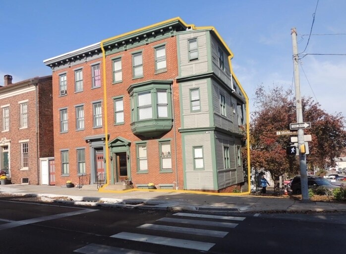 Primary Photo - 383 E Market St