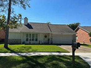 Building Photo - 3114 Sleepy Hollow Dr