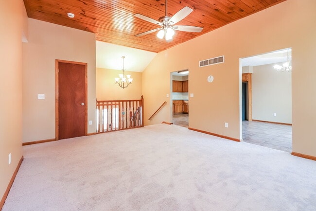 Building Photo - 1711 Roberta Dr