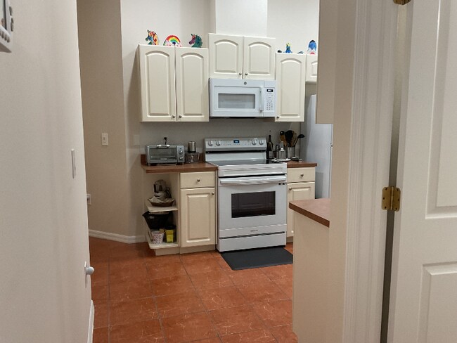 Building Photo - 2717 Tottenham Dr