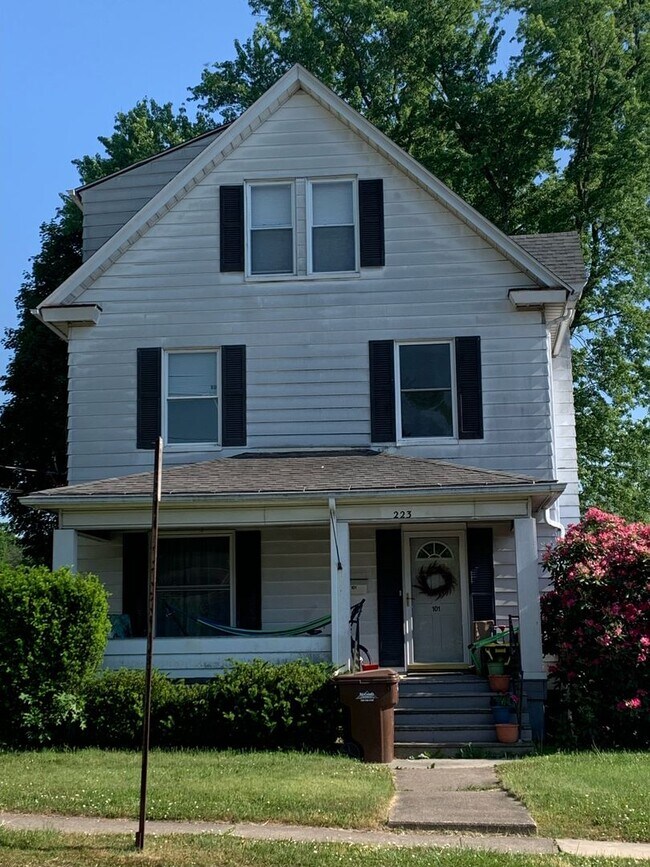Building Photo - 223 East Ave