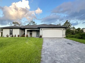 Building Photo - 7653 Minardi St