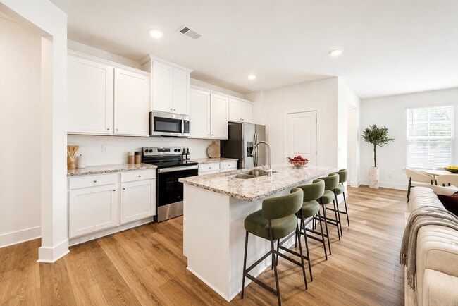 Building Photo - 2048 Woodbine Wy