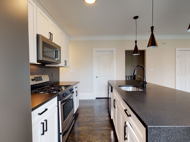 Foto del edificio - Modern Student Apartment; Great Location!