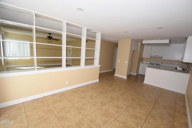 Foto del edificio - 5230 Laurel Park Dr