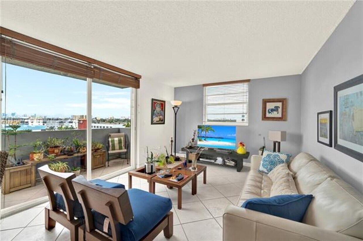 Foto principal - 5055 NW 7th St