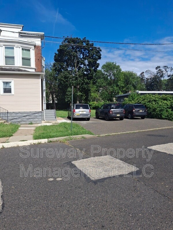 Foto del edificio - 401-403-403 Champion Ave