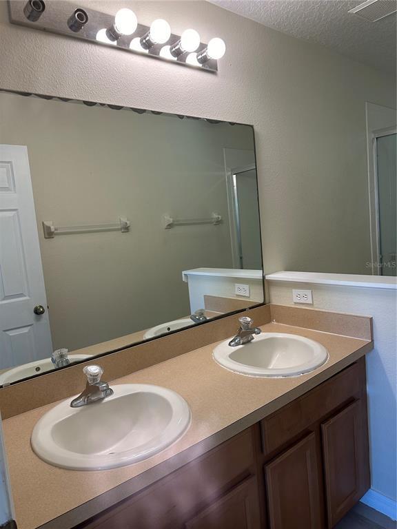Foto del edificio - 753 Cresting Oak Cir