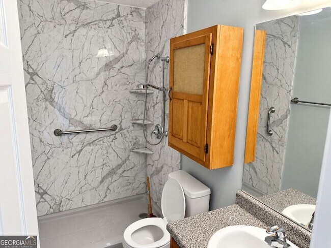 Foto del edificio - 561 Highland Pointe Dr