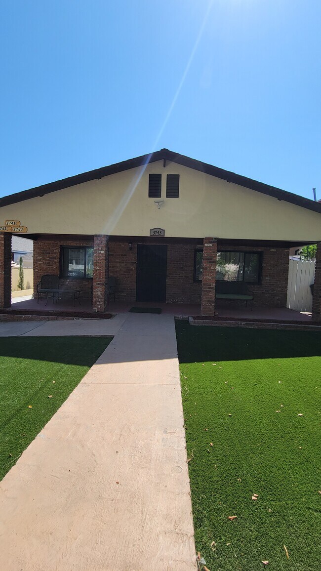 Foto del edificio - 3743 Pueblo Ave