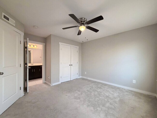 Foto del edificio - 6623 Perry Creek Rd