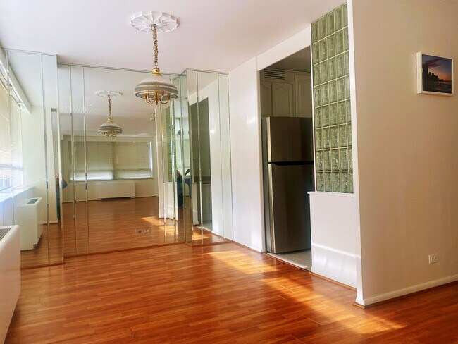 Foto del edificio - 5701 N Sheridan Rd