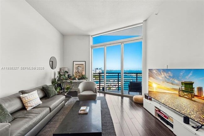Photo - 335 S Biscayne Blvd Apartment