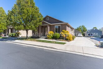Building Photo - 12461 S Mayan St