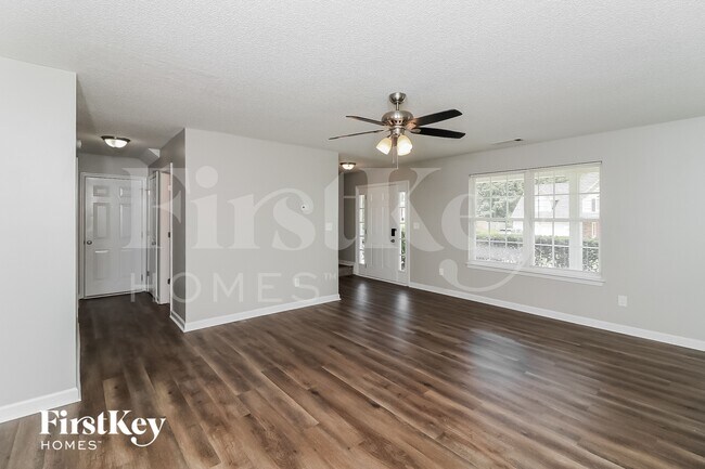 Foto del edificio - 444 Birchwood Dr