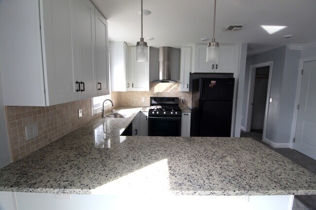 Building Photo - 322 Cross St