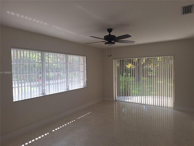 Building Photo - 5600 SW 64th Pl