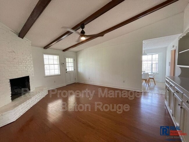 Building Photo - House: Parkview Oaks