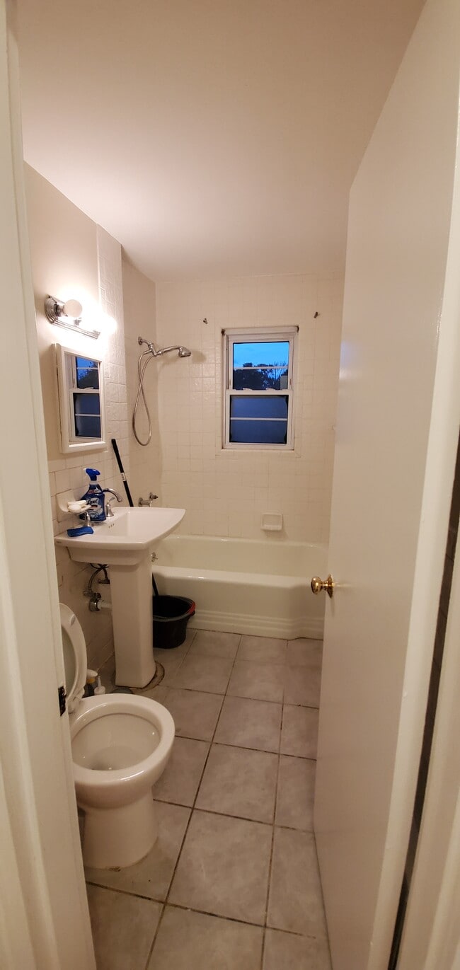 Bathroom - 236 Glenbrook Rd