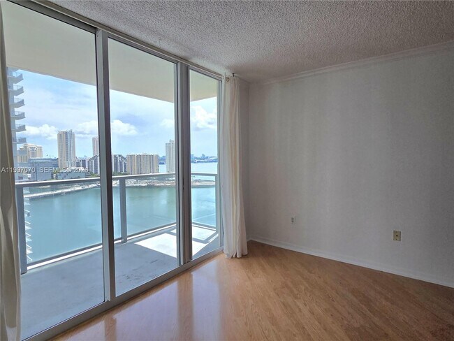 Foto del edificio - 1155 Brickell Bay Dr