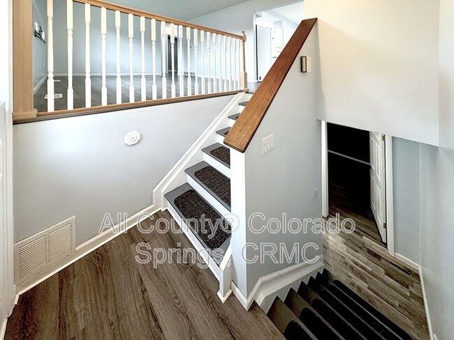 Building Photo - 1595 Luna Vista St